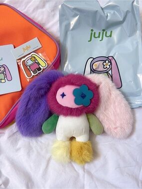 CJ HENDRY mismatch Juju Cookie + pouch + booklet & stickers